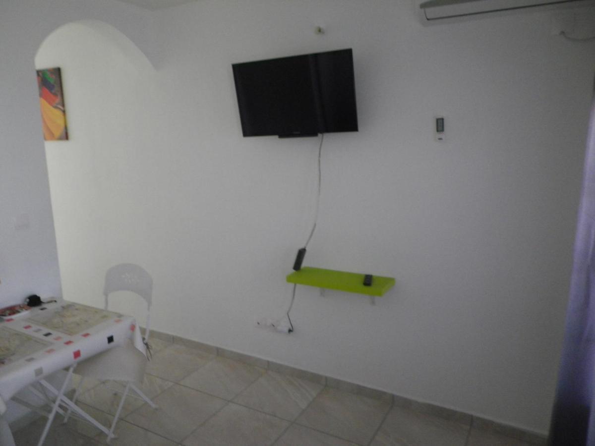 Apartamento Immeuble Nebot Grand-Bourg  Exterior foto