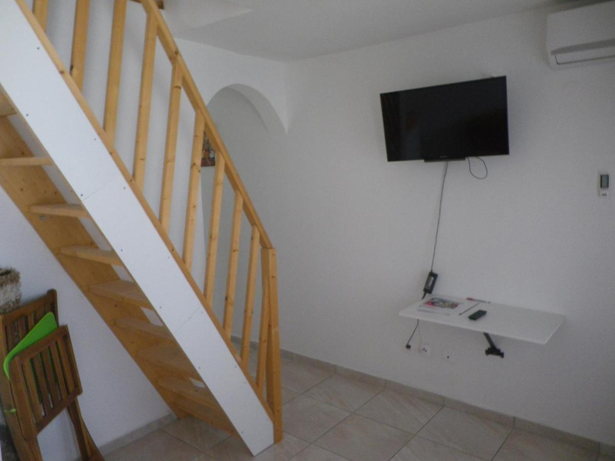 Apartamento Immeuble Nebot Grand-Bourg  Exterior foto